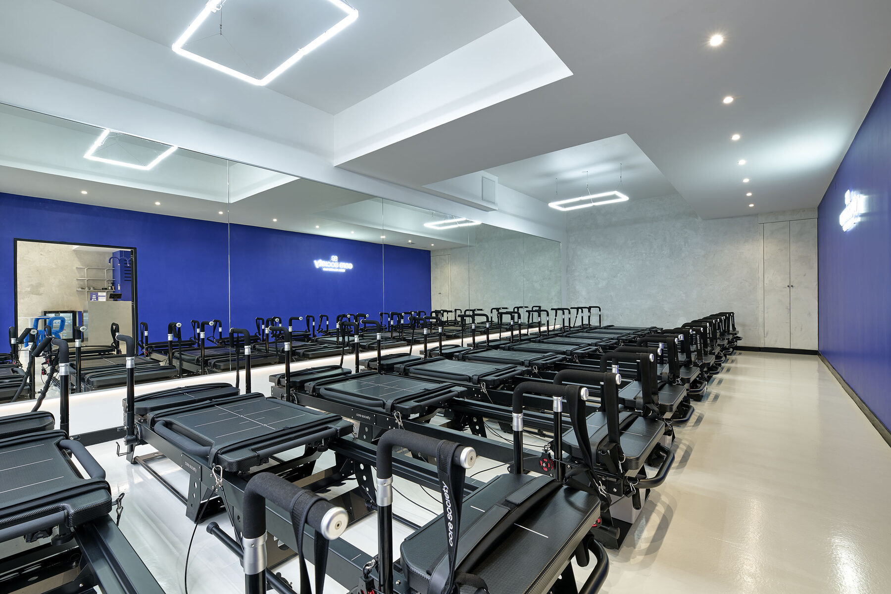 Cours de Fitness Reformer en petit groupe chez Core Society à Bois-Colombes